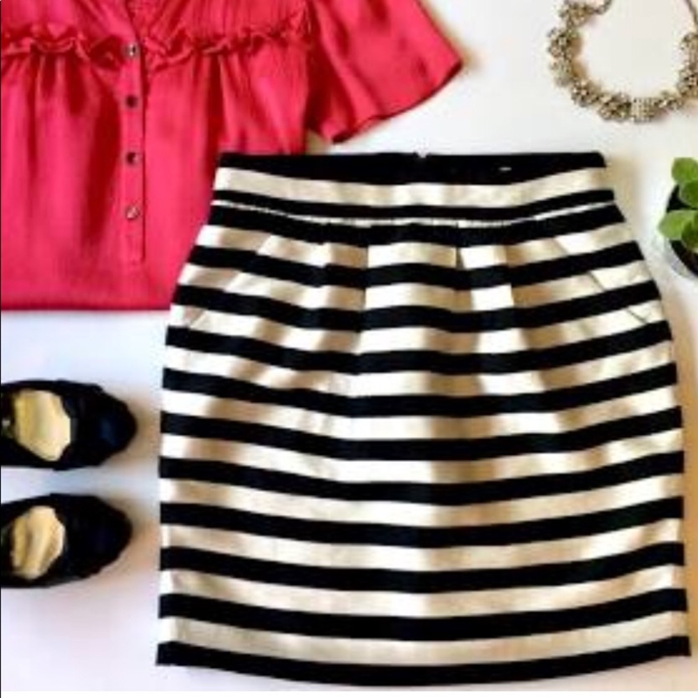 Black and Cream Banana Republic skirt
